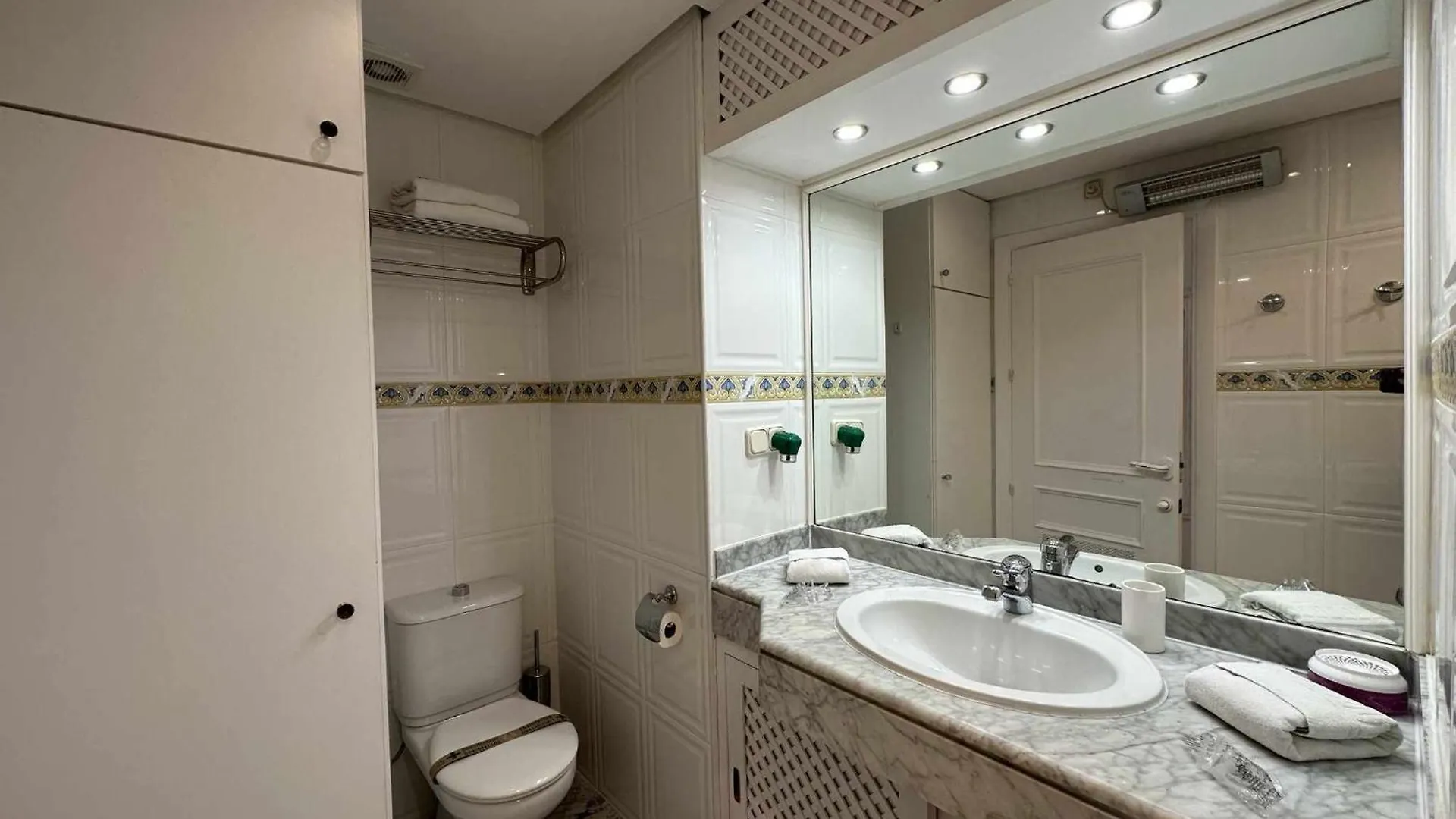 Nice Apartament In Puerto Marina Benalmádena 0*,  Espanha